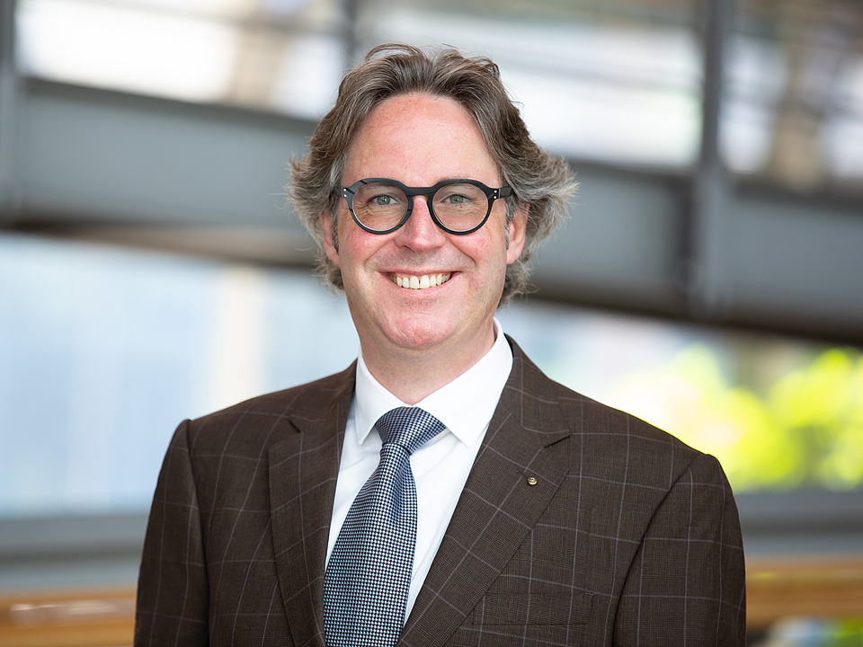 Dr. Nikolai von Schroeders