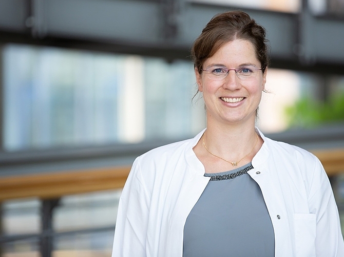 Dr. Monika Raeck