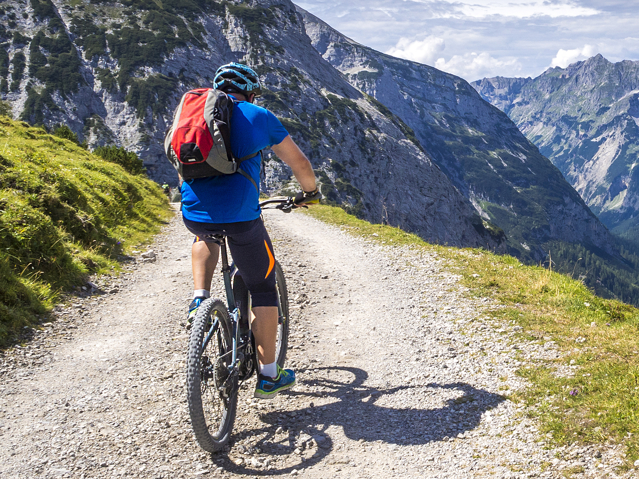 Mountainbiker in den oberbayerischen Bergen