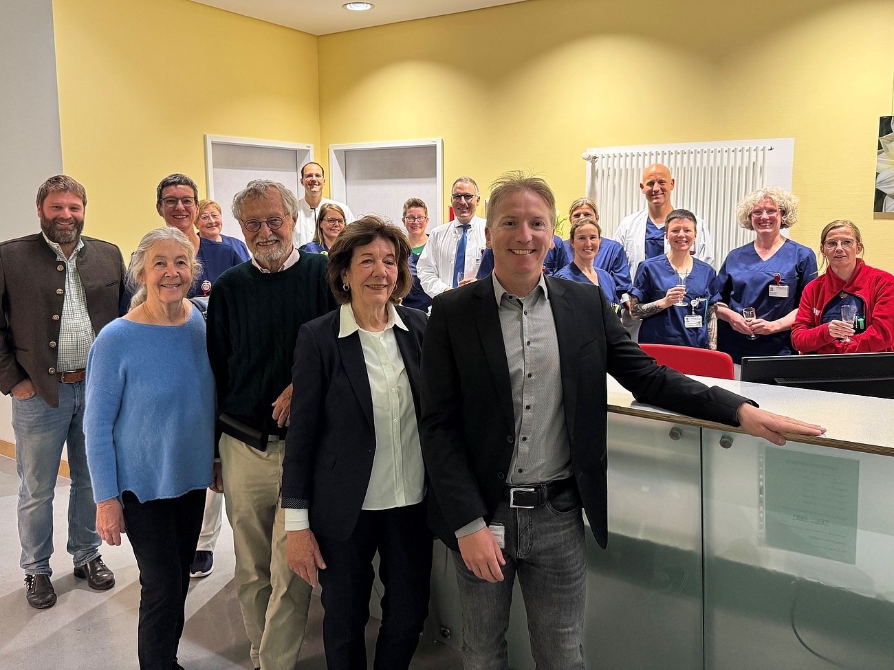 Ein Gruppenfoto in der Physiotherapie.