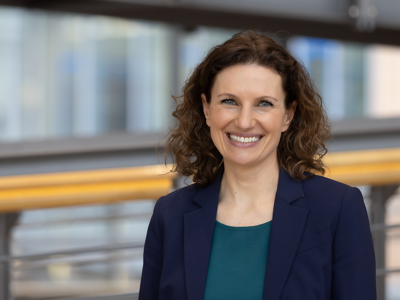 Portrait Nina Lutz, Unternehmenskommunikation